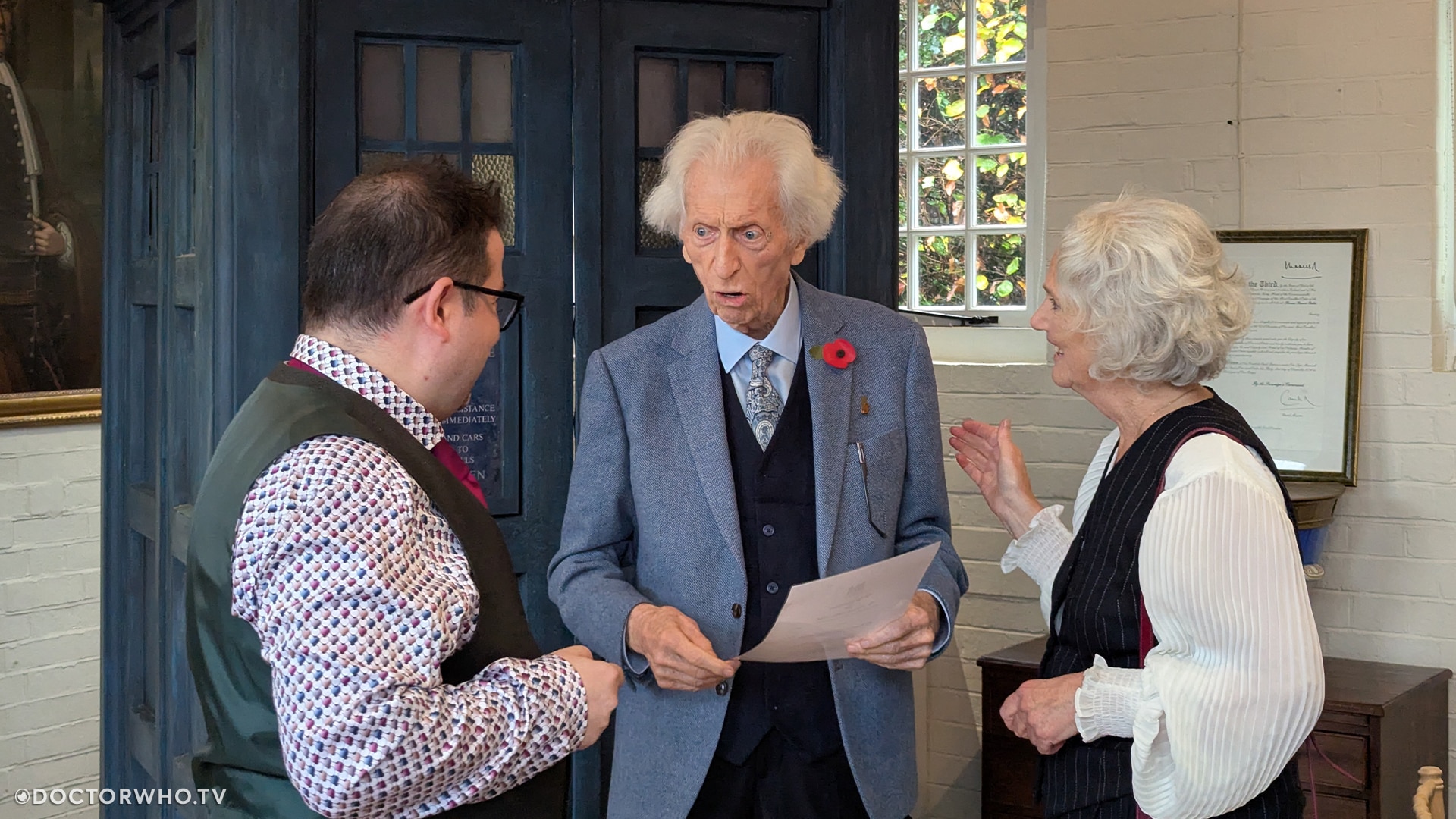 Tom Baker receives his MBE at his investiture in November 2025, joined by former co-star Louise Jameson (Leela).