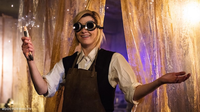 Ta-da! The Thirteenth Doctor shows off her brand-new screwdriver.
