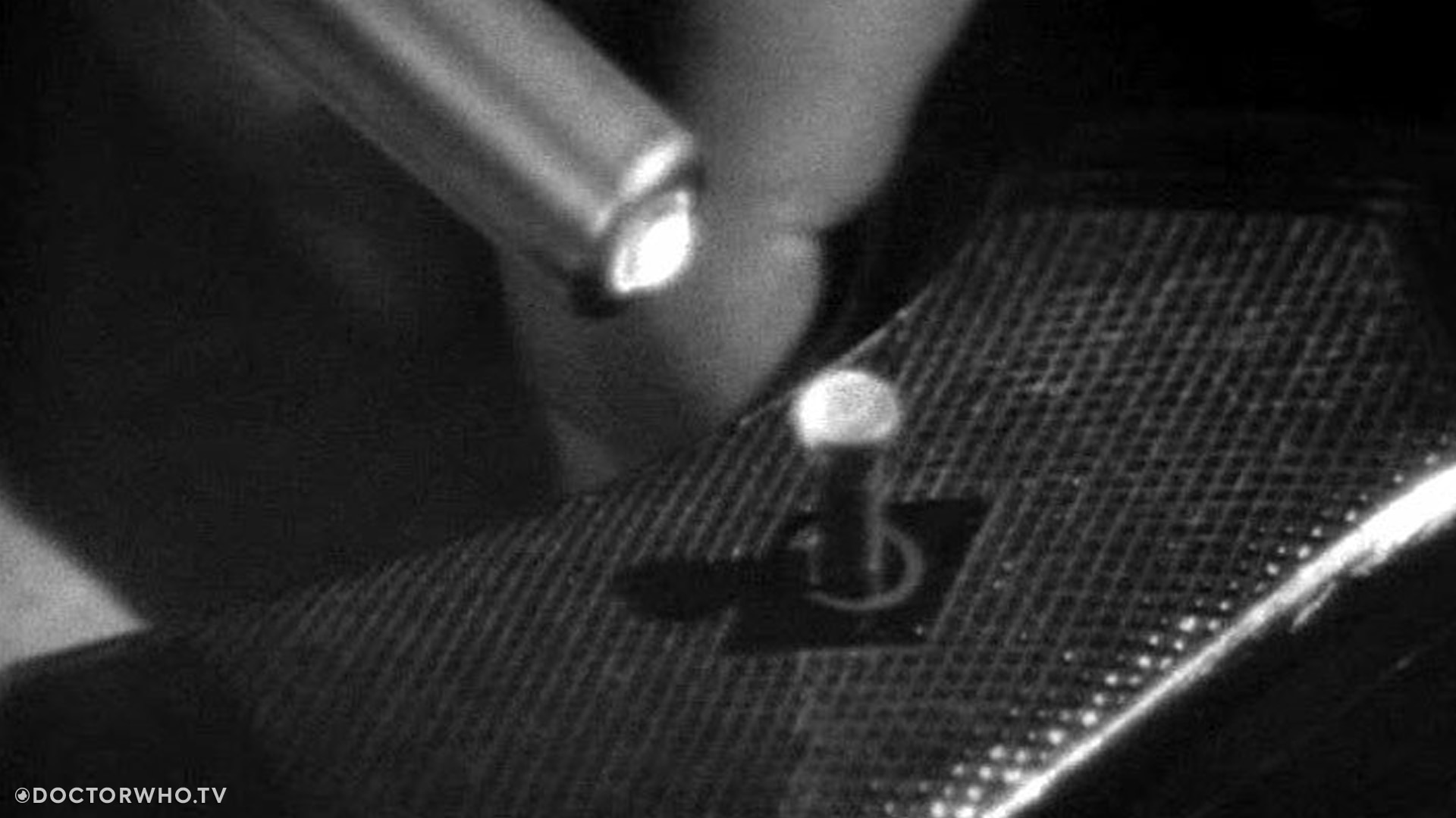 The Second Doctor's sonic screwdriver in action, unscrewing some screws.