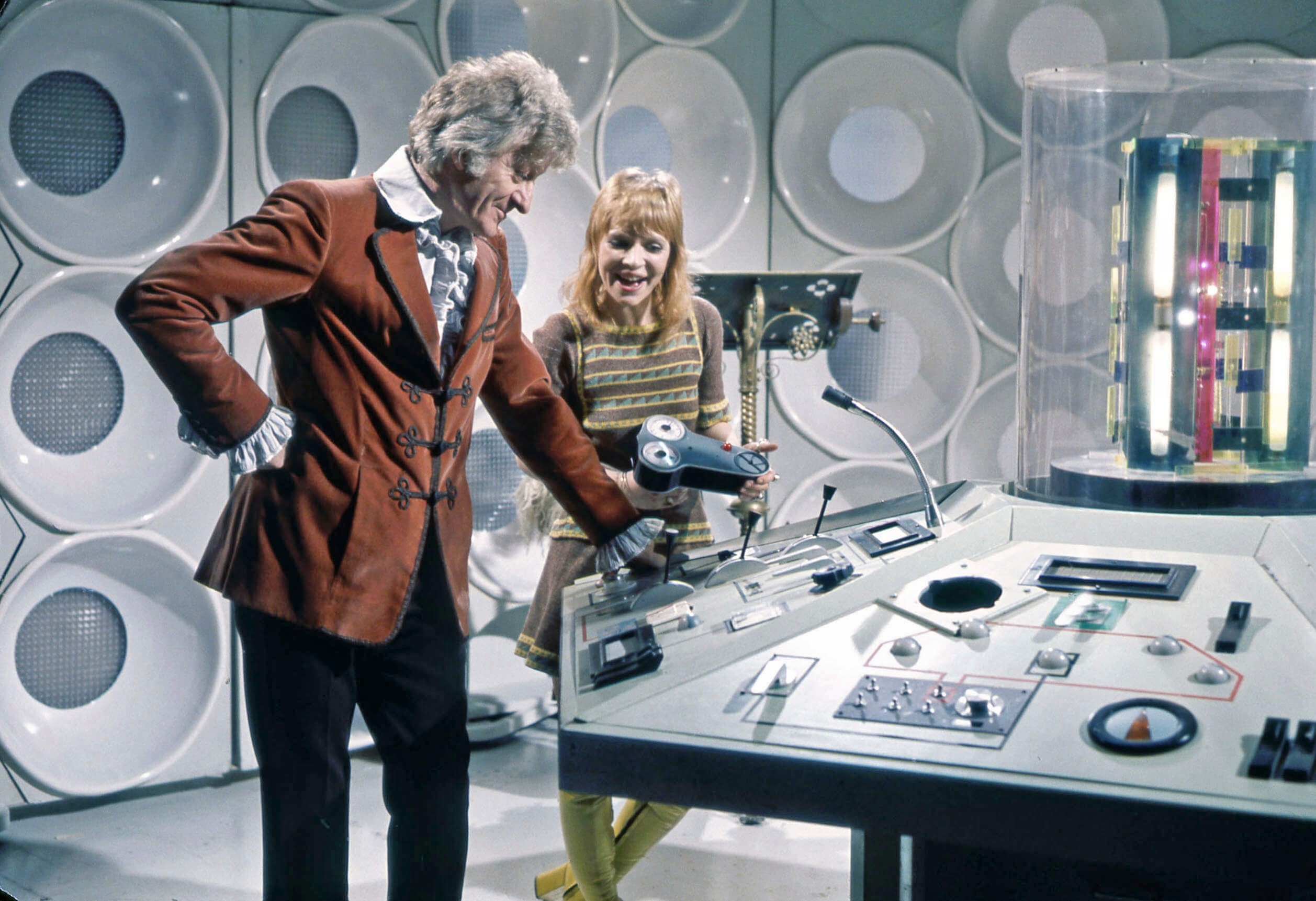 Doctor 3. Doctor who third Doctor. Доктор кто 1974. Тардис изнутри 3 доктор. Doctor who, сериал, c 1963 года.