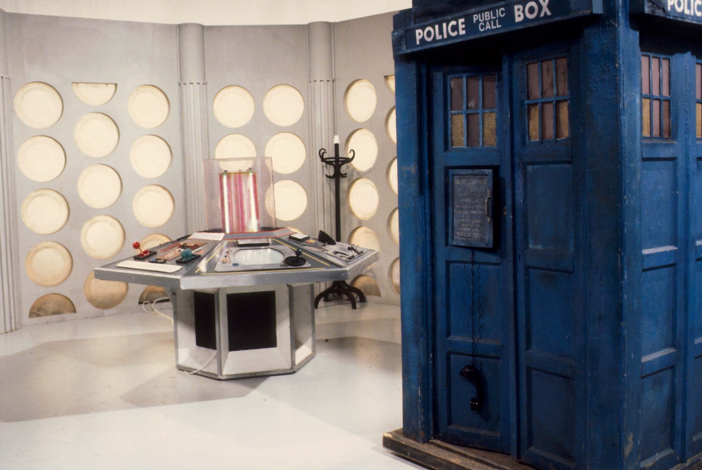 tardis interior 2022 wallpaper