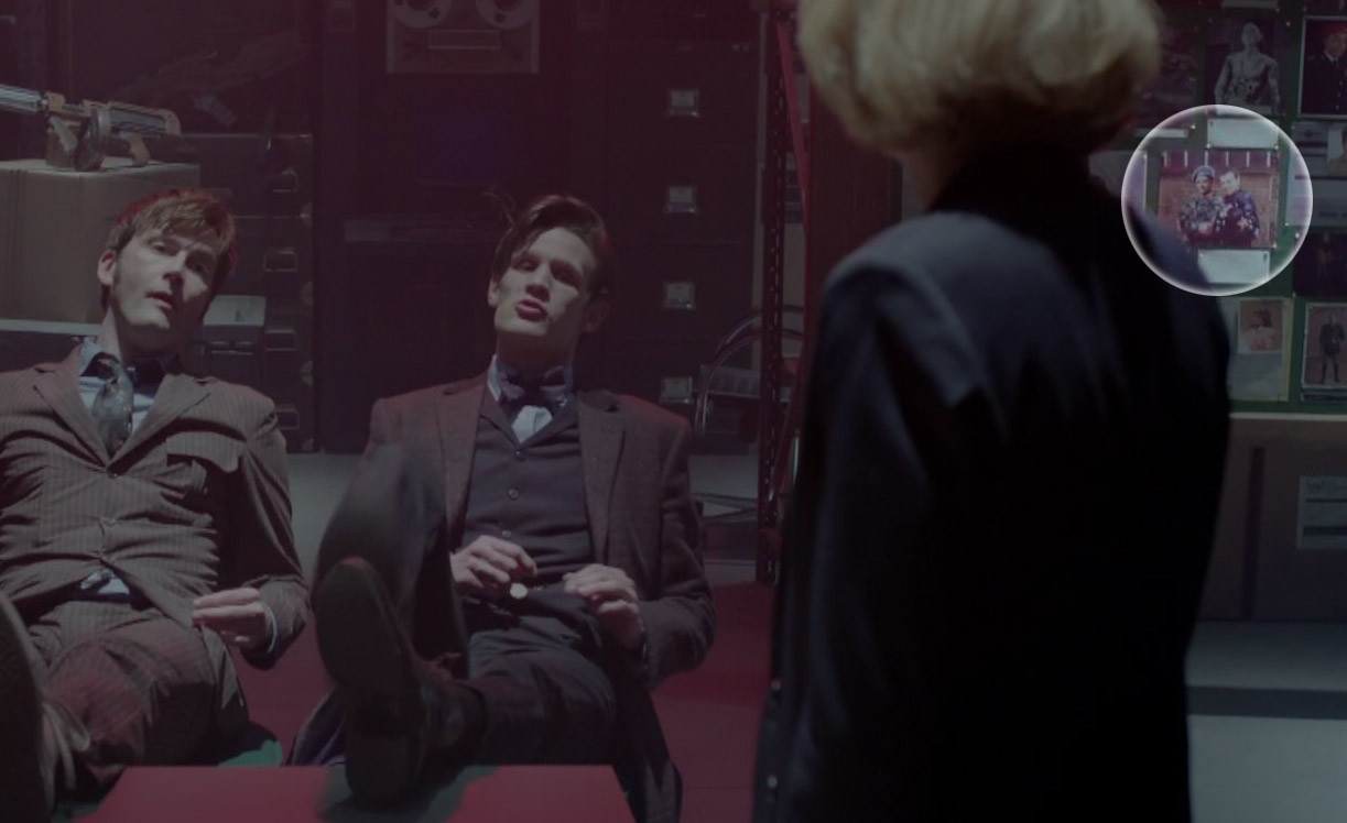 Image The Tenth and The Eleventh Doctor with a zoom in on the picture of Ace in the background