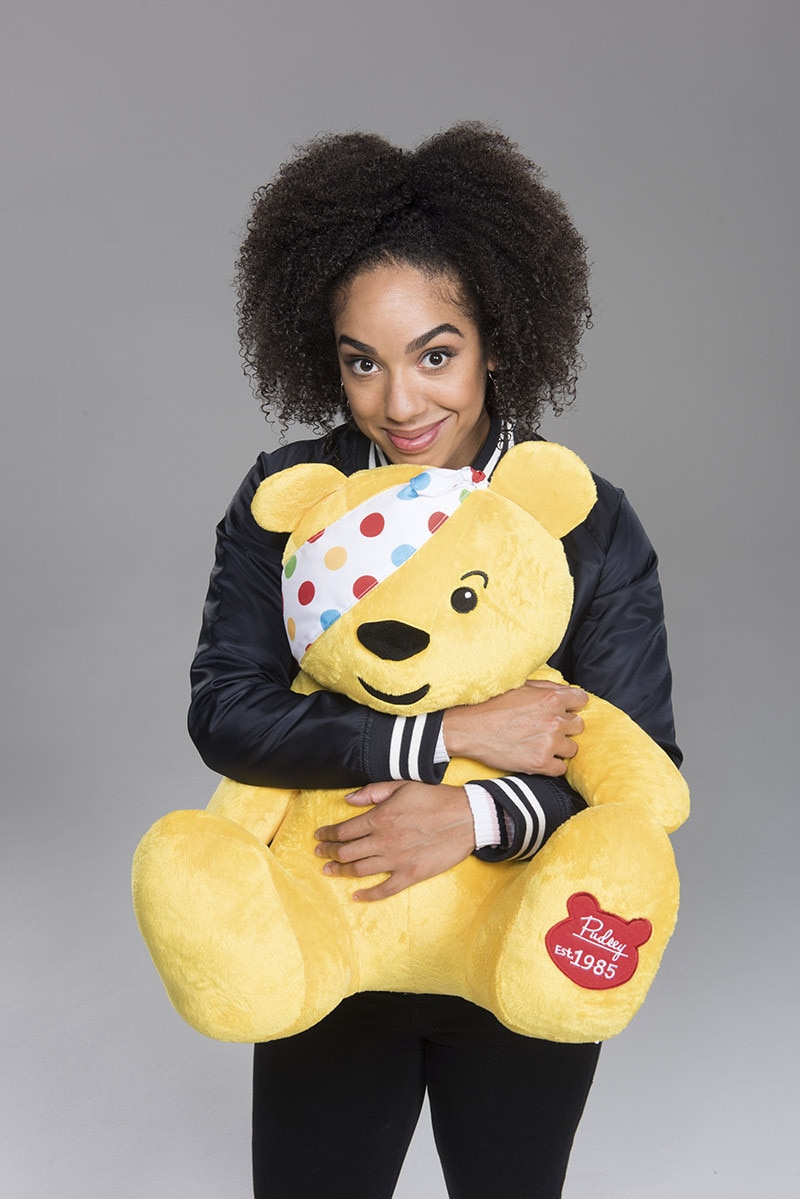 Image of Pearl Mackie as Bill Potts holding Pudsey