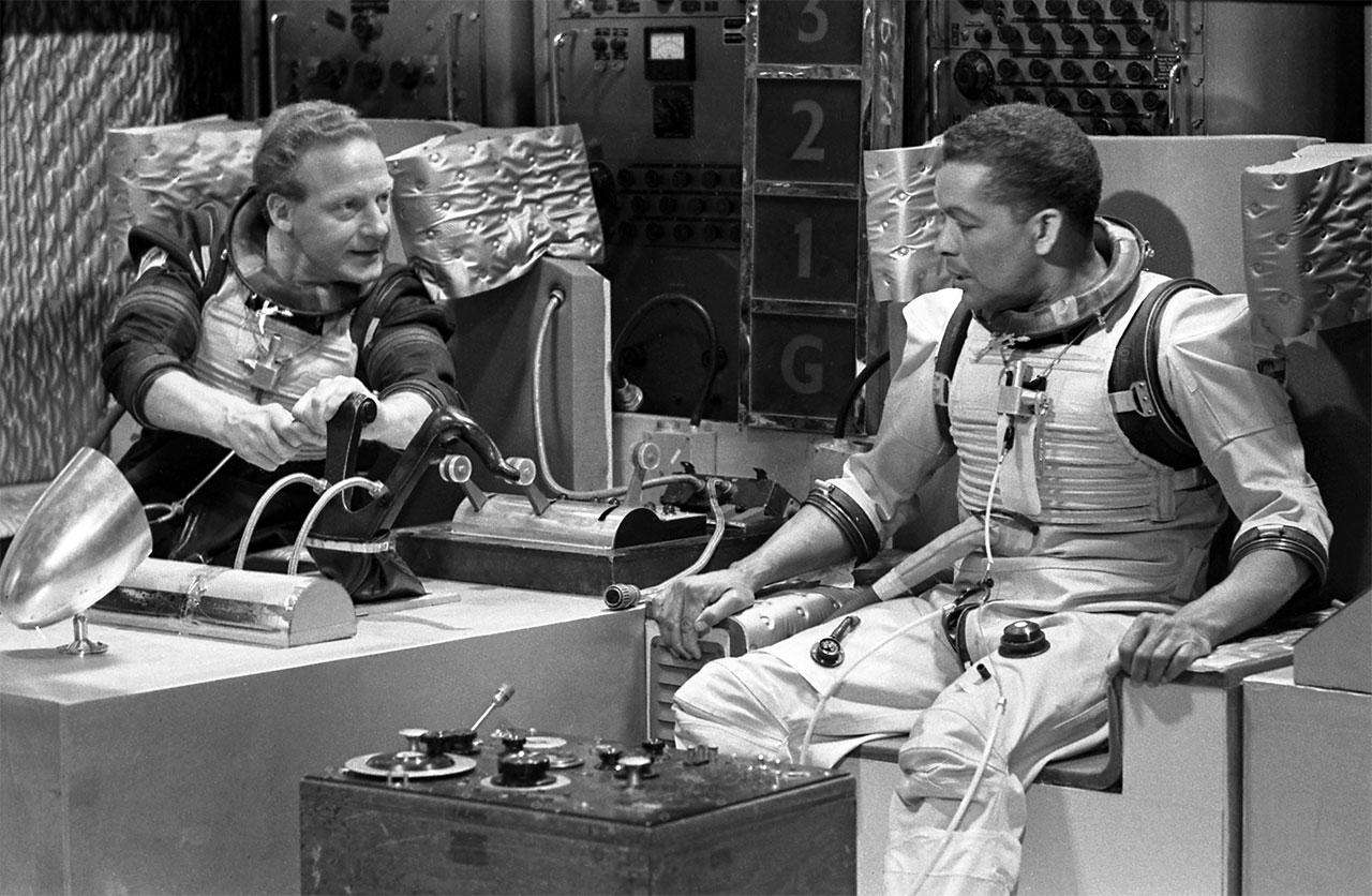 An actor from 'The Tenth Planet' pictured wearing a space suit similar to that of Star Wars character Bossk